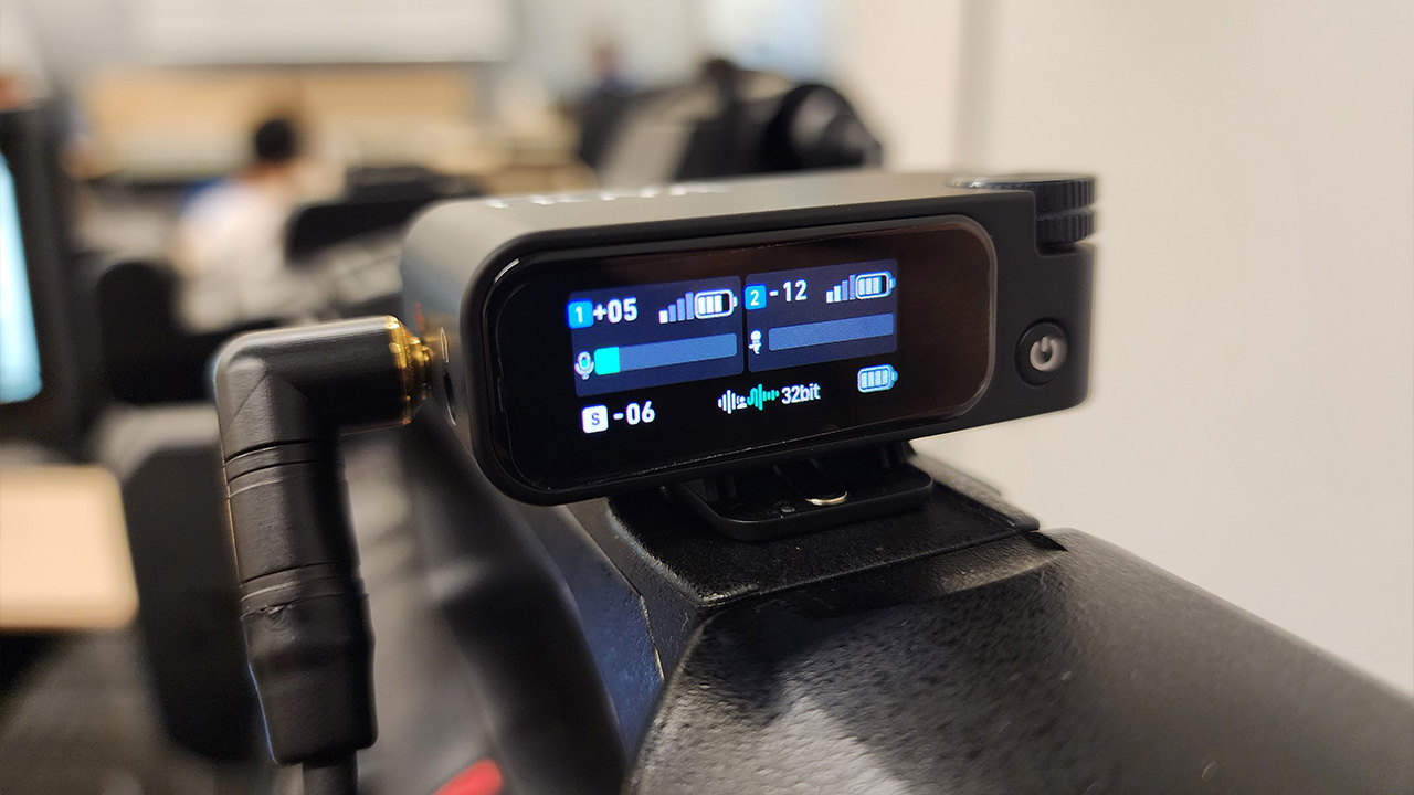 BOYAMIC2-Transmitter-Battery